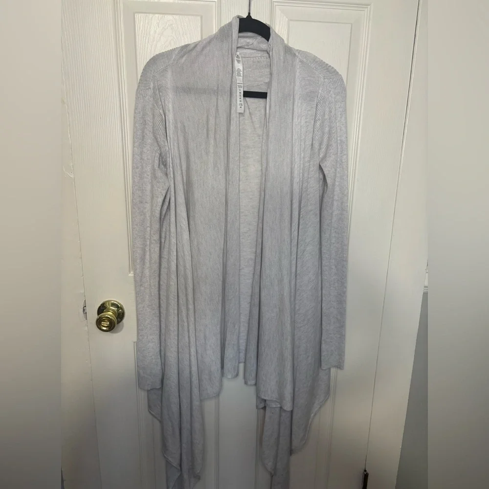Lululemon Universal Wrap – Size 6 | Light Heather Grey | Cashmere-Blend